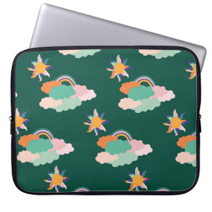 Nahtloses Muster mit bunten Wolken und Laptopschutzhülle