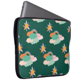 Nahtloses Muster mit bunten Wolken und Laptopschutzhülle (Vorne Rechts)