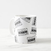 Nahtloses Muster mit Compact Cassette in Vintag Kaffeetasse (Vorderseite Links)