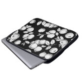 Nahtloses Muster mit Cranberry. Handgezeichnete Sk Laptopschutzhülle (Vorne Knopf)