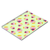 Nahtloses Muster mit einem Kuchen mit Erdbeeren Notizblock (Linke Seite)