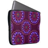 Nahtloses Muster mit ethnischer Mandala-Kunstschmu Laptopschutzhülle (Vorne Rechts)