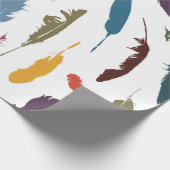 Nahtloses Muster mit farbigen Federn auf einem Lic Geschenkpapier (Ecke)