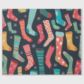 Nahtloses Muster mit farbigen verschiedenen Socken Geschenkpapier (Flach)