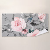 Nahtloses Muster mit Frühlingsblumen und Blätter. Badehandtuch (Badehandtuch)