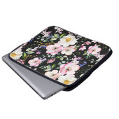 Nahtloses Muster mit Frühlingsblumen und Blätter.  Laptopschutzhülle (Vorne Knopf)