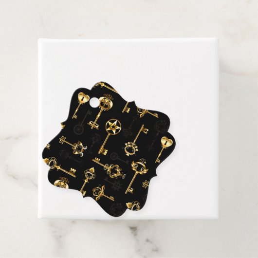 Nahtloses Muster mit Golden Keys Geschenkanhänger (Beispiel)