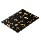 Nahtloses Muster mit Golden Keys Notizblock (Linke Seite)