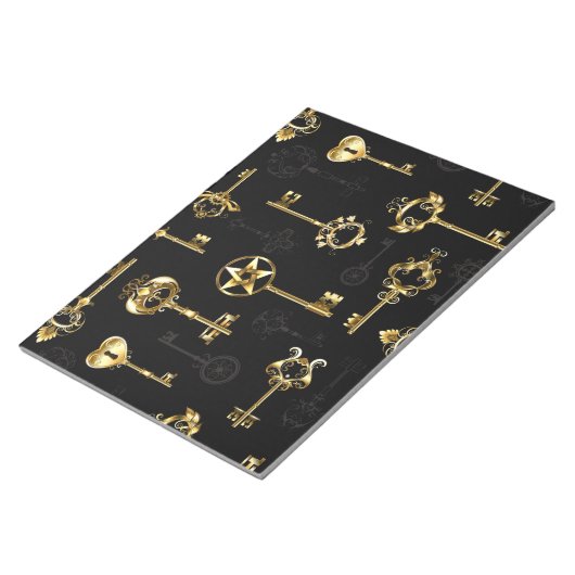 Nahtloses Muster mit Golden Keys Notizblock (angewinkelt)