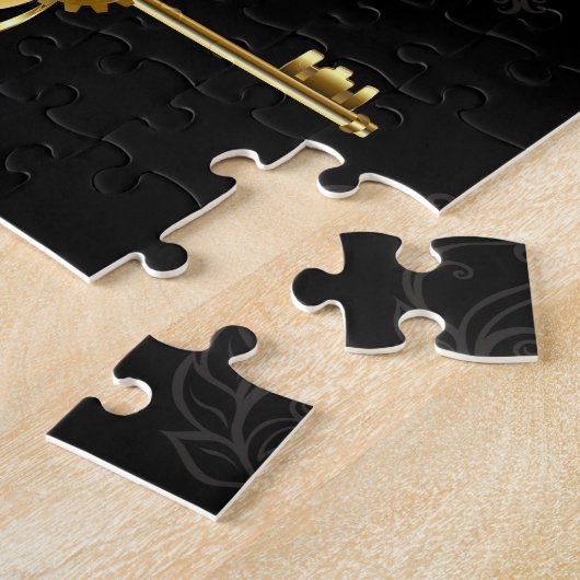 Nahtloses Muster mit Golden Keys Puzzle (Seite)