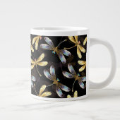 Nahtloses Muster mit goldenen Libellen Jumbo-Tasse (Rechts)