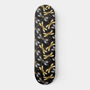 Nahtloses Muster mit goldenen Libellen Skateboard
