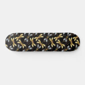Nahtloses Muster mit goldenen Libellen Skateboard (Horizontal)
