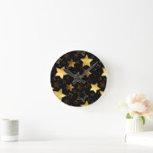 Nahtloses Muster mit goldenen Sternen Runde Wanduhr (Zuhause)