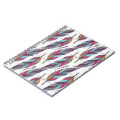 Nahtloses Muster mit großen bunten Federn und d Notizblock (Linke Seite)