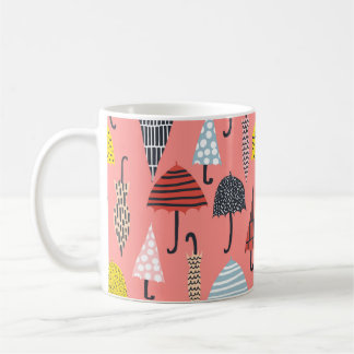 Nahtloses Muster mit handgezücktem, bunten Schirm Kaffeetasse