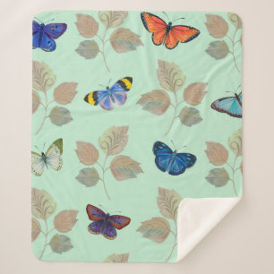 Nahtloses Muster mit hellen Schmetterlingen und Ve Sherpadecke