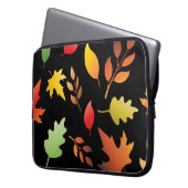 Nahtloses Muster mit herbstgefallenen Blättern und Laptopschutzhülle (Vorderseite Links)