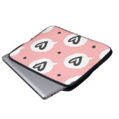 Nahtloses Muster mit Herzen. Laptopschutzhülle (Vorne Knopf)