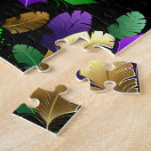 Nahtloses Muster mit Mardi Gras-Federn Puzzle (Seite)
