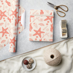 Nahtloses Muster mit Muscheln, die Papier umwickel Geschenkpapier