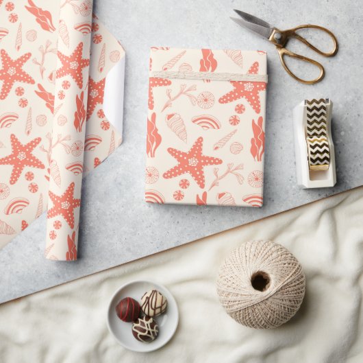 Nahtloses Muster mit Muscheln, die Papier umwickel Geschenkpapier (Basteln)