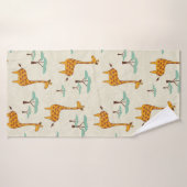 Nahtloses Muster mit niedlichen Giraffen und Bäume Badehandtuch (Badehandtuch)