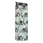 Nahtloses Muster mit niedlichen Pinguinen Thermosbecher (Nach rechts gedreht)