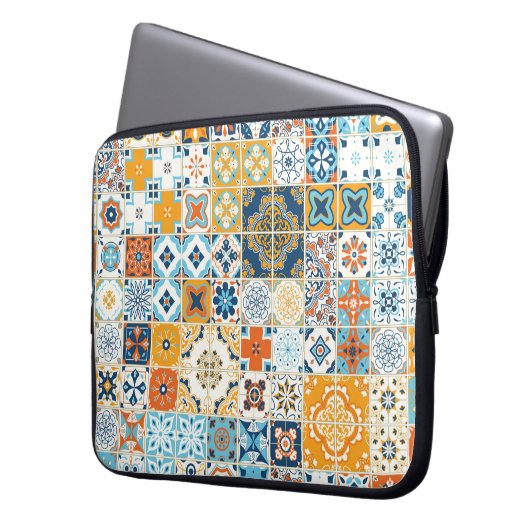 Nahtloses Muster mit portugiesischen Fliesen. Kran Laptopschutzhülle (Vorderseite Links)