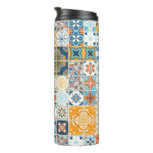 Nahtloses Muster mit portugiesischen Fliesen. Kran Thermosbecher (Nach rechts gedreht)