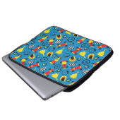Nahtloses Muster mit Rennautos. Laptopschutzhülle (Vorne Knopf)