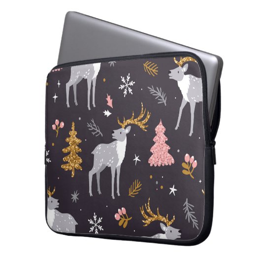 Nahtloses Muster mit Rentieren, Tannenbäumen und S Laptopschutzhülle (Vorderseite Links)