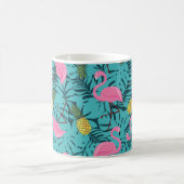 Nahtloses Muster mit rosa Flamingos und grünem Pin Kaffeetasse (Mittel)