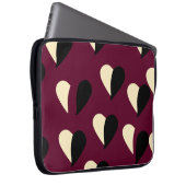 Nahtloses Muster mit schwarz-weißem Herz. St Va Laptopschutzhülle (Vorne Rechts)