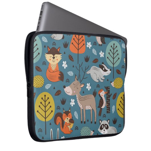 Nahtloses Muster mit Waldtieren auf blauem Rücken Laptopschutzhülle (Vorne Rechts)