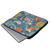 Nahtloses Muster mit Waldtieren auf blauem Rücken Laptopschutzhülle (Vorne Knopf)