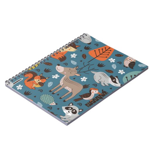 Nahtloses Muster mit Waldtieren auf blauem Rücken Notizblock (Linke Seite)