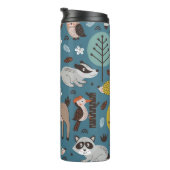 Nahtloses Muster mit Waldtieren auf blauem Rücken Thermosbecher (Nach rechts gedreht)