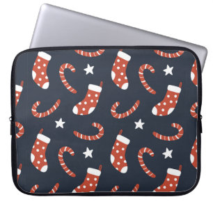 Nahtloses Muster mit Weihnachtssocken, Bonbons  Laptopschutzhülle