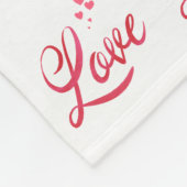 Nahtloses Muster mit Wort-Liebe und Herz Fleecedecke (Ecke)