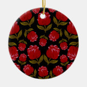 Nahtloses Muster von rote Rosen auf schwarzem Hint Keramik Ornament (Vorne)