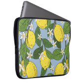 Nahtloses Muster von Zweigen mit Zitronen, grün l Laptopschutzhülle (Vorne Rechts)