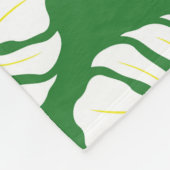 Nahtloses Muster weißer Monstera-Blätter auf einem Fleecedecke (Ecke)