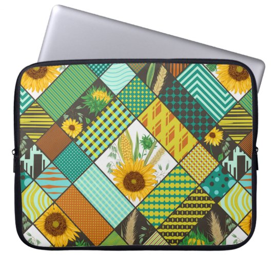 Nahtloses Patchwork mit Getreide, Sonnenblumen Laptopschutzhülle (Vorderseite)