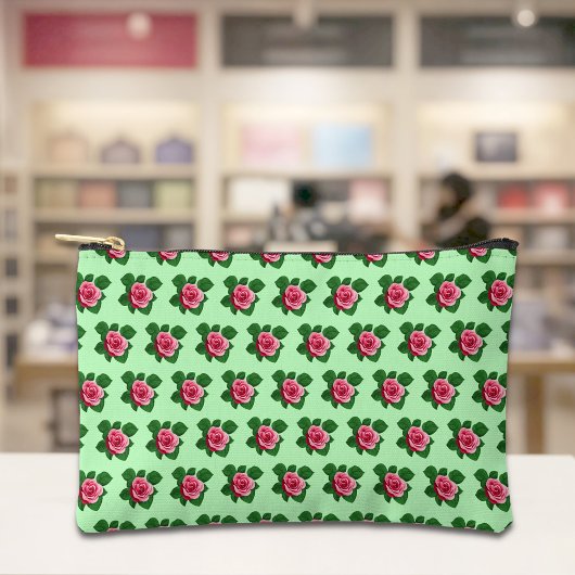 Nahtloses Rosenmuster auf hellgrüner Tasche