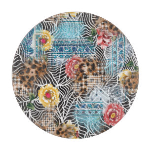 Nahtloses Wasserfarben-Blumenmuster mit Textur. Schneidebrett