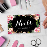 Nails Salon Nail Technician Romantic Floral Wrap Visitenkarte<br><div class="desc">Diese "Nails Salon Romantic Floral Wrap Business Card" ist eine großartige Wahl für Profis aus der Nagel- oder Salonbranche, die eine Touch von Romantik und Weiblichkeit zu ihrem Branding hinzufügen möchten. Die atemberaubende Blumenarchitektur rund um die Karte verströmt Eleganz und Stil. Das handgeschriebene Nagelskript fügt dem Design eine einzigartige und...</div>