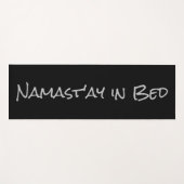 Namast'ay in Bed Black Silver Funny Yoga Pun Mat Yogamatte (Vorderseite (Horizontal))