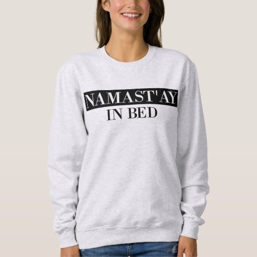 Namast'ay in Bed Funny Crewneck Sweatshirt (Vorderseite)