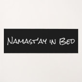 Namast'ay in Bed Schwarz-weiß Funny Yoga Pun Mat Yogamatte (Vorderseite (Horizontal))